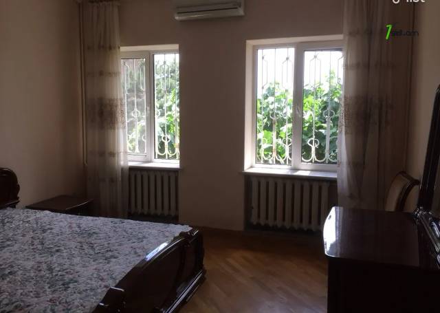 Երկու հարկանի քարե տուն Ազատության պողոտայում Արաբկիրում, 230 քմ, 3+ սանհանգույց