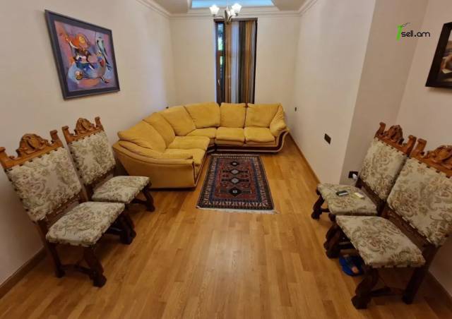 Երեք հարկանի քարե տուն, Ձոր 1 թաղամաս Դավիթաշենում, 800 ք.մ., 3+ սանհանգույց, կապիտալ վերանորոգված