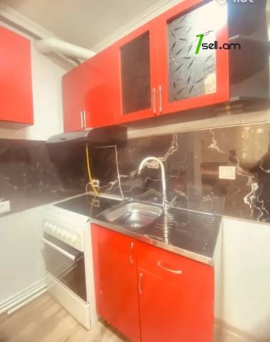 3 սենյականոց բնակարան Կոմիտասի պողոտայում, 68 քմ, նախավերջին հարկ, եվրովերանորոգված, քարե շենք