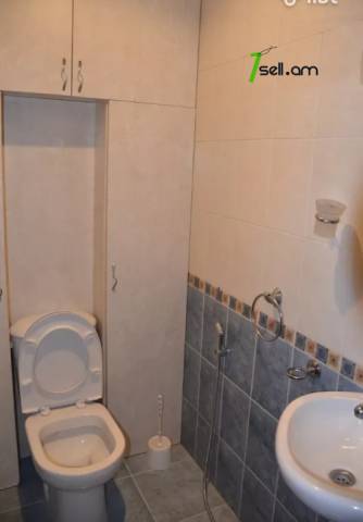 3 սենյականոց բնակարան Նար-Դոսի փողոցում, 90 ք.մ., 2 սանհանգույց, բարձր առաստաղներ, նախավերջին հարկ