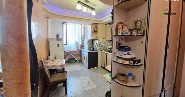 3 սենյականոց բնակարան, Ավան-Առինջ 1-ին միկրոշրջան, 60 քմ, 11/14 հարկ, եվրովերանորոգված