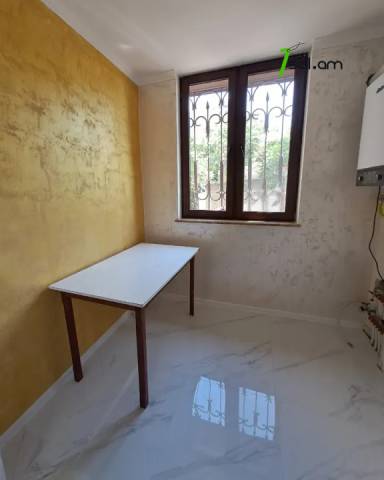 2 սենյականոց բնակարան Բրյուսովի փողոցում, 73 ք.մ., 2/9 հարկ, կապիտալ վերանորոգված