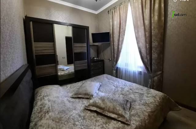 4 սենյականոց բնակարան կենտրոնում, 82 ք.մ., 2 սանհանգույց, բարձր առաստաղներ, կապիտալ վերանորոգված