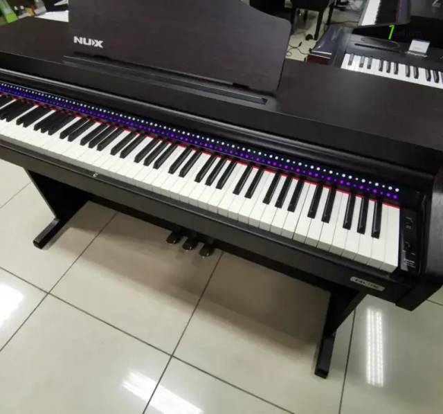 Nux WK-520 Digital Piano