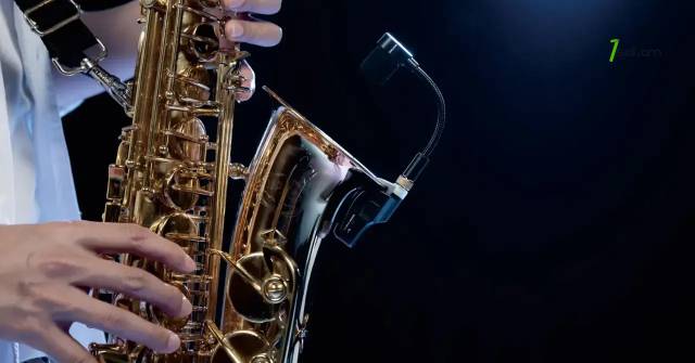 Nux B-6 Saxophone Wireless Microphone