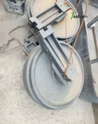 Hyundai էքսկավատորի ՈՒղորդող անիվ, նապռավլայուշի կալեսո, направляющие калеса, Hitachi направляющее калесо