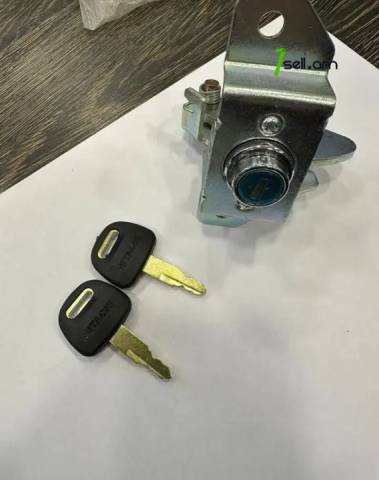 A73 Cat jcb hitachi case hyundai էքսկավատորի դռան զամոկ