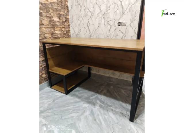 Լոֆթ ոճի յուրահատուկ գրասեղան