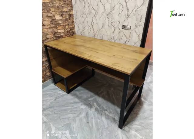 Լոֆթ ոճի յուրահատուկ գրասեղան