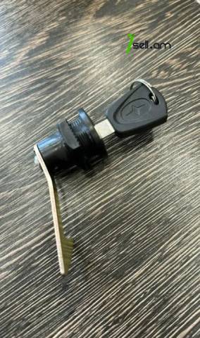 A134 MAZ բեռնատարի հետևի բեռնախցիկի փական