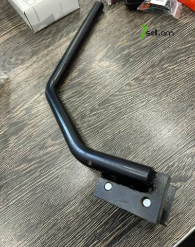 A140 MAZ բեռնատարի արտանետվող խողովակի բրա