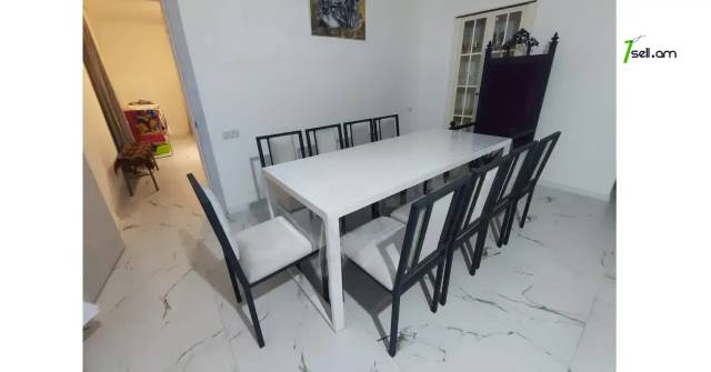 Լոֆթ ոճի մետաղական ճաշասեղան և աթոռներ