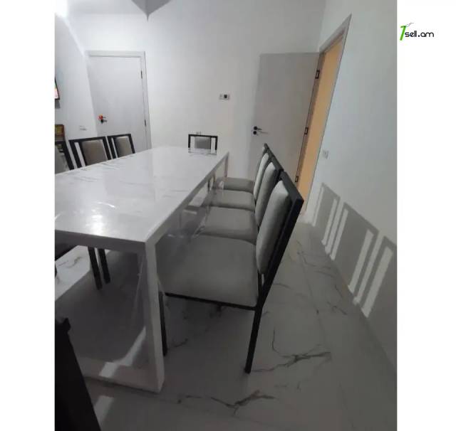 Լոֆթ ոճի մետաղական ճաշասեղան և աթոռներ