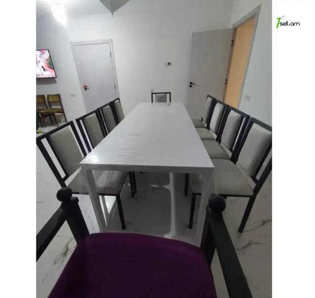 Լոֆթ ոճի մետաղական ճաշասեղան և աթոռներ