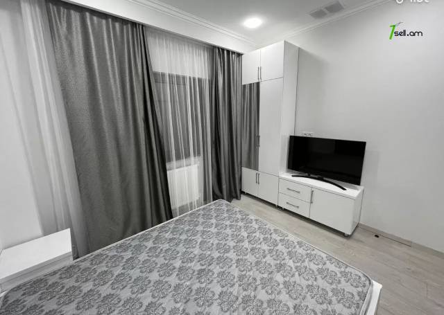 3 սենյականոց բնակարան նորակառույց շենքում Հանրապետության փողոցում, 55 ք.մ., բարձր առաստաղներ