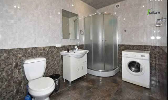 3 սենյականոց բնակարան նորակառույց շենքում Աղբյուր Սերոբի փողոցում, 130 ք.մ., 2 սանհանգույց