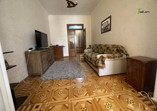 2 սենյականոց բնակարան Վարդանանց փողոցում, 62 ք.մ., բարձր առաստաղներ, 3/5 հարկ, կապիտալ վերանորոգված