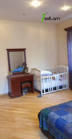 Երկու հարկանի քարե տուն Բագրևանդի փողոցում Նոր Նորքում, 250 ք.մ., 2 սանհանգույց, եվրովերանորոգված