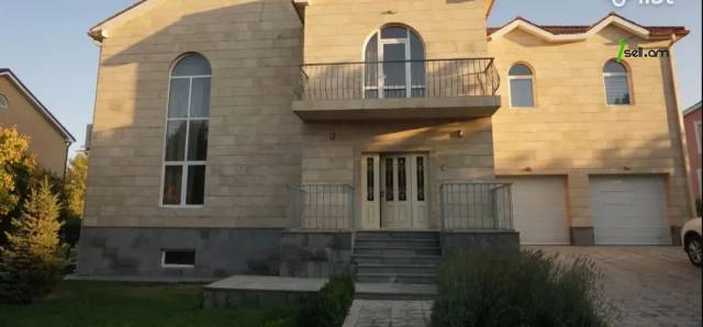 Երկու հարկանի քարե տուն, Վահագնի Թաղամաս Աջափնյակում, 401 ք.մ., 3+ սանհանգույց, կապիտալ վերանորոգված