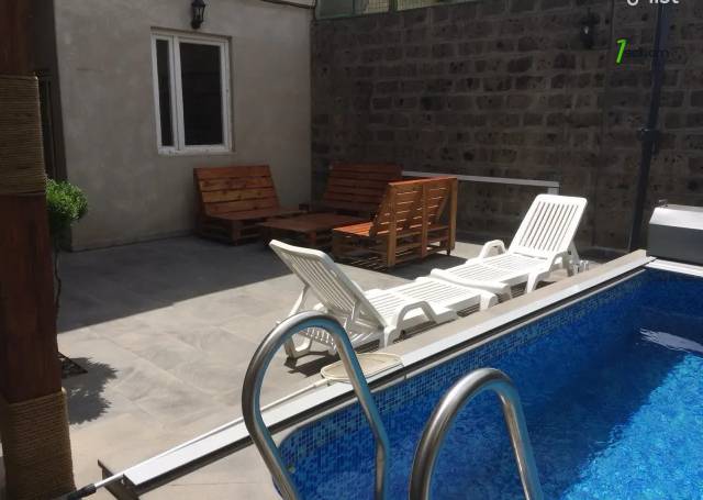 Երկու հարկանի քարե տուն Ազատության պողոտայում Արաբկիրում, 230 քմ, 3+ սանհանգույց