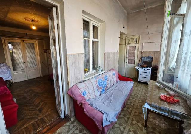 3 սենյականոց բնակարան Տիգրան Մեծի պողոտայում, 94 ք.մ., բարձր առաստաղներ, քարե շենք