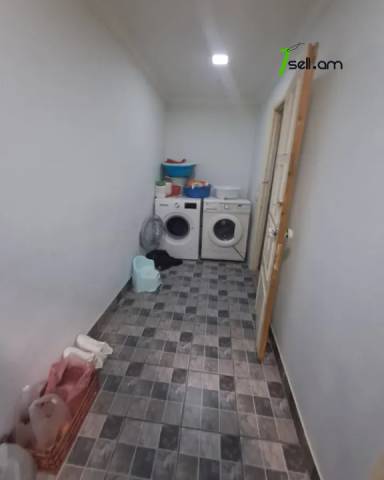 Մեկ հարկանի քարե տուն Լորիս-Մելիքովի փողոցում Էրեբունիում, 200 քմ, 2 սանհանգույց