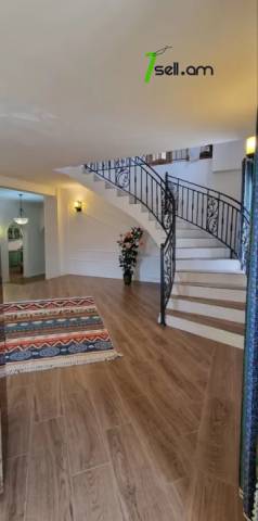 Երեք հարկանի քարե տուն Մելքումովի փողոցում Դավիթաշենում, 600 ք.մ., 3+ սանհանգույց, եվրովերանորոգված