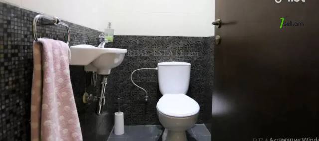 3 սենյականոց բնակարան նորակառույց շենքում, Ծիծեռնակաբերդի խճուղի, 120 ք.մ., 2 սանհանգույց