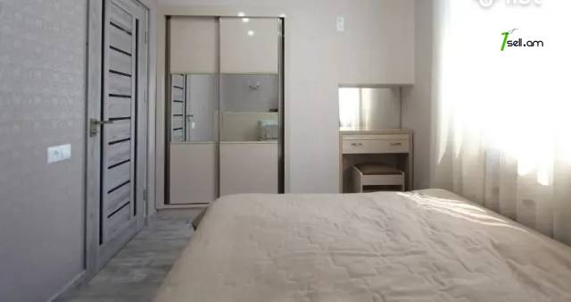 2 սենյականոց բնակարան Եզնիկ Կողբացու փողոցում, 40 ք.մ., դիզայներական ոճով վերանորոգված