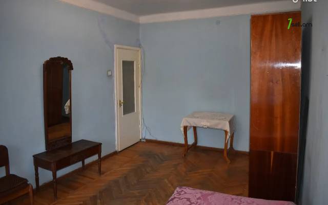 5 սենյականոց բնակարան Վահրամ Փափազյան փողոցում, 85 քմ, 2/5 հարկ, 2 սանհանգույց, քարե շենք