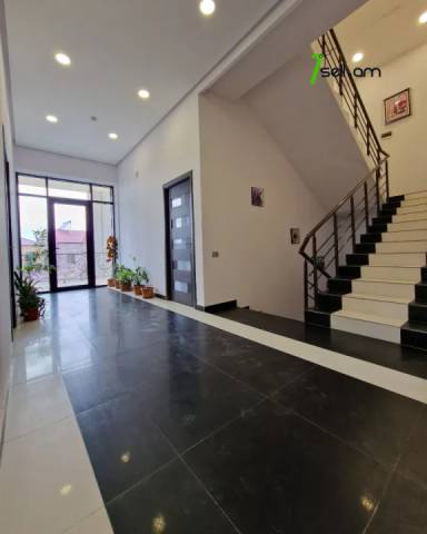 Երեք հարկանի տուն Պարույր Սևակի փողոցում Ավանում, 800 ք.մ., 3+ սանհանգույց, կապիտալ վերանորոգված