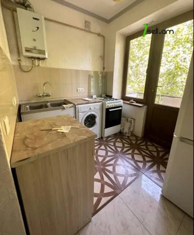 2 սենյականոց բնակարան Զաքյան փողոցում, 36 ք.մ., 3/5 հարկ, կապիտալ վերանորոգված, քարե շենք