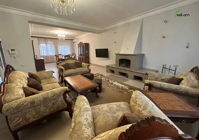 Երկու հարկանի քարե տուն Դավիթ Բեկի փողոցում Էրեբունիում, 250 քմ, 3+ սանհանգույց, եվրովերանորոգված