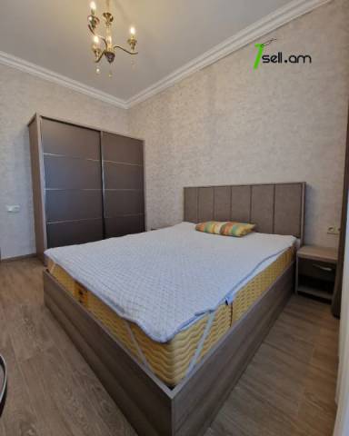 Երկու հարկանի թաունհաուզ, Գ-1 թաղամաս Աջափնյակում, 400 ք.մ., 2 սանհանգույց, կապիտալ վերանորոգված