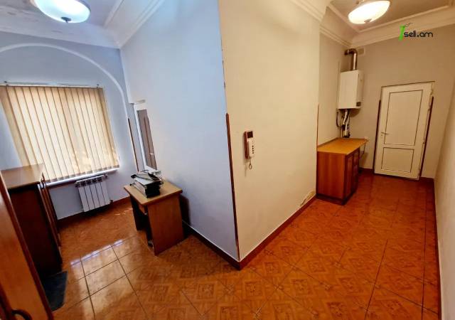 Երկու հարկանի քարե տուն 9-րդ փողոցում Նորք Մարաշում, 600 ք.մ., 2 սանհանգույց, կապիտալ վերանորոգված