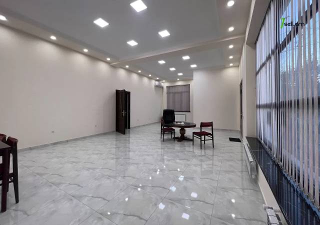 Երկու հարկանի քարե թաունհաուզ, Muracan St Էրեբունիում, 230 ք.մ., 3+ սանհանգույց