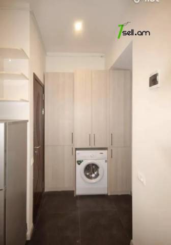2 սենյականոց բնակարան Աբովյան փողոցում, 55 ք.մ., բարձր առաստաղներ, 3/5 հարկ