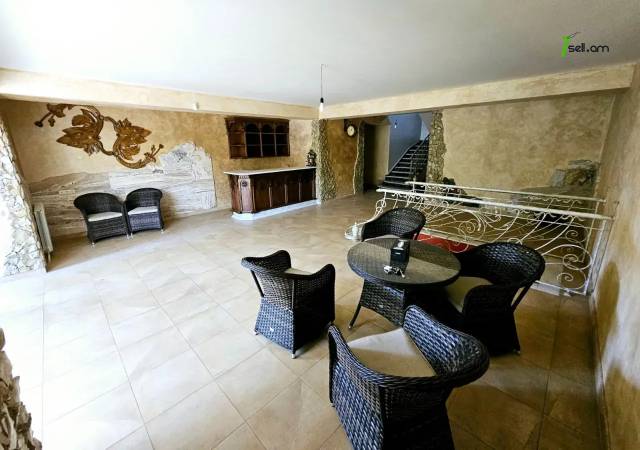 Երեք հարկանի քարե տուն, Նոյ թաղամաս Մալաթիա Սեբաստիայում, 420 ք.մ., 3+ սանհանգույց