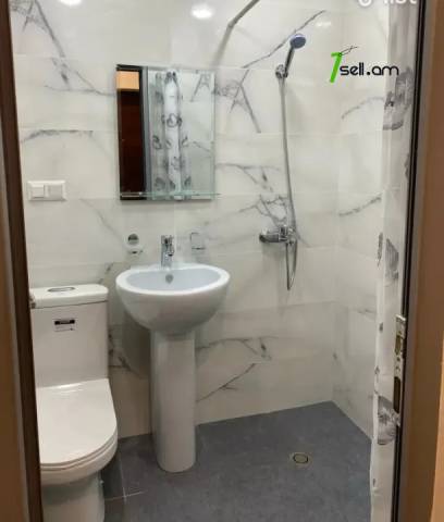 2 սենյականոց բնակարան Վահրամ Փափազյան փողոցում, 47 քմ, 3/5 հարկ, եվրովերանորոգված, քարե շենք