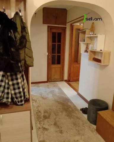 Երկու հարկանի քարե տուն Նոր Արեշի 35րդ փողոցում Էրեբունիում, 450 ք.մ., 3+ սանհանգույց