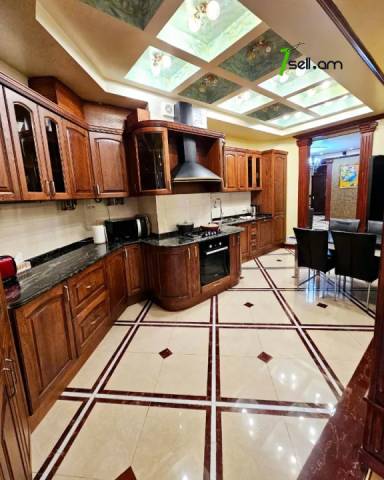 Ընդարձակ 5 սենյականոց բնակարան նորակառույց շենքում, Buzand St, 260 ք.մ., 3+ սանհանգույց