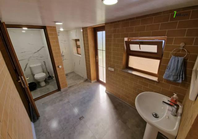 Երկու հարկանի քարե ամառանոց, Ջրվեժ թաղամաս Ջրվեժում, 800 ք.մ., 2 սանհանգույց, կապիտալ վերանորոգված