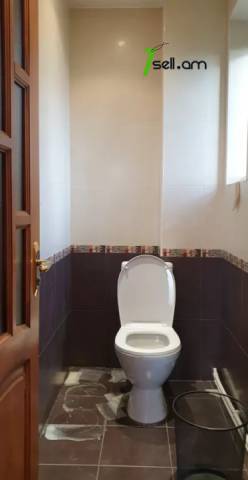 Երկու հարկանի քարե տուն Նորքի 1-ին փողոցում Նորք Մարաշում, 800 ք.մ., 3+ սանհանգույց