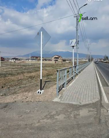 Հողատարածք բնակելի շինությունների համար Եղվարդում, 480 ք.մ.