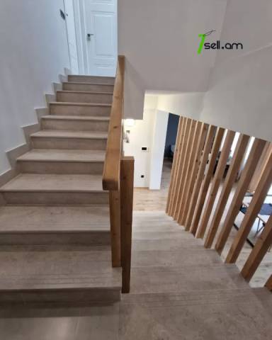 Երկու հարկանի քարե տուն, Դավթաշենի 2-րդ զանգված Դավիթաշենում, 170 ք.մ., 2 սանհանգույց