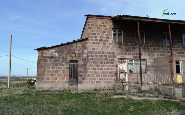 Երկու հարկանի քարե տուն 6-րդ փողոցում Հացիկում, 203 քմ, 2 սանհանգույց