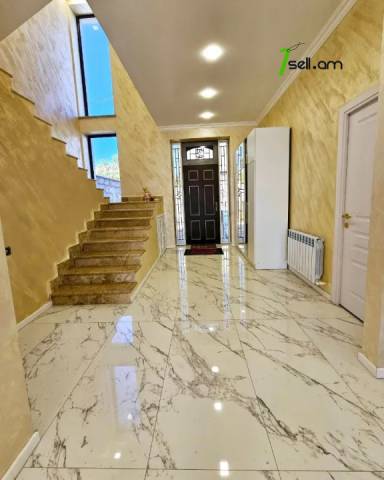 Երկու հարկանի տուն Մհեր Մկրտչյան փողոցում Ավանում, 580 ք.մ., 3+ սանհանգույց, կապիտալ վերանորոգված