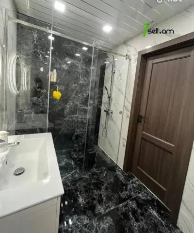 3 սենյականոց բնակարան նորակառույց շենքում Քանաքեռ Զեյթունում, 105 ք.մ., 2 սանհանգույց