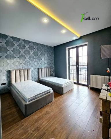 4 սենյականոց բնակարան նորակառույց շենքում Տիգրան Պետրոսյանի փողոցում, 150 ք.մ., բարձր առաստաղներ