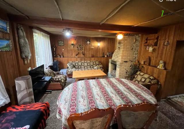 Երկու հարկանի քարե տուն Առափնյա փողոցում Եղվարդում, 207 ք.մ., 2 սանհանգույց